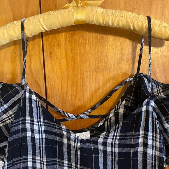 Top - Picture 2 of 4